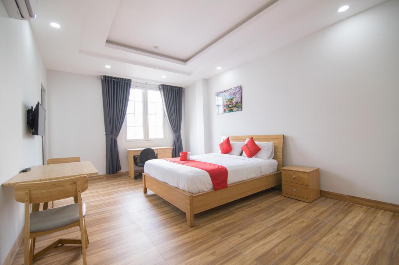 Reddoorz Premium Near E-Town Hotel Ho Chi Minh City Exterior photo
